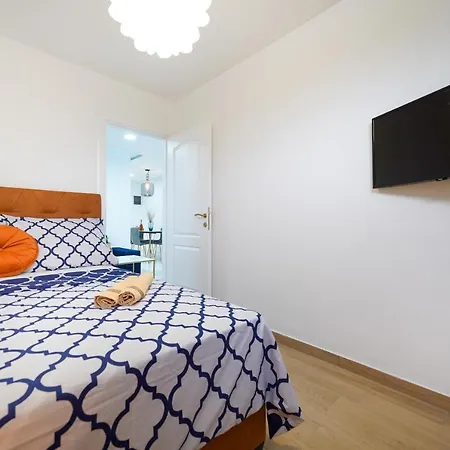 Carmen Apartment *
