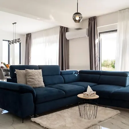 Carmen Apartment *