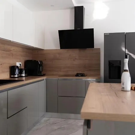 Carmen Apartment *