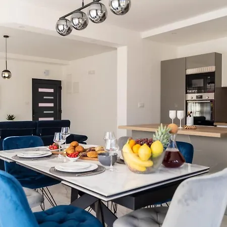 Apartment Carmen *