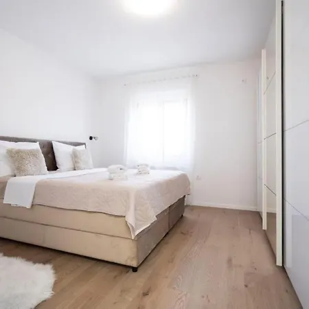 Carmen Apartment Bibinje
