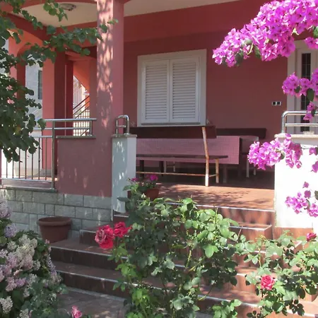Carmen Apartment *