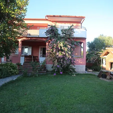 Carmen Apartment *