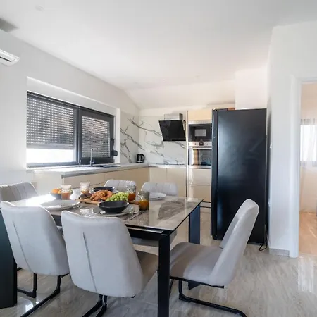 Carmen Apartment