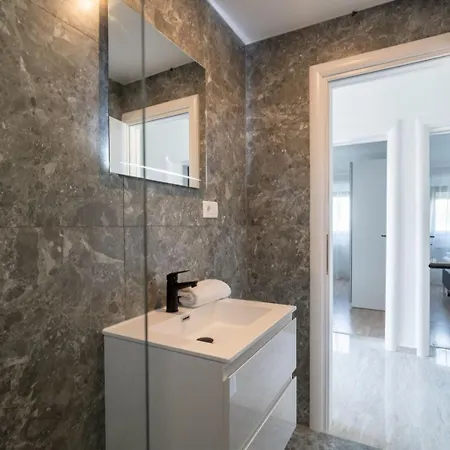 Carmen Apartment *
