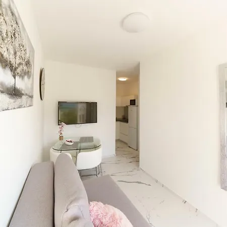 Carmen Apartment *