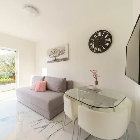 Apartment Carmen *