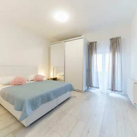 Carmen Apartment *