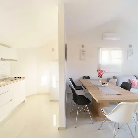 Carmen Apartment Bibinje